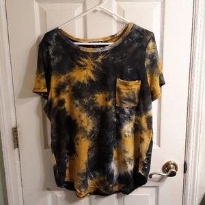 Tie dye shirt 💛🖤